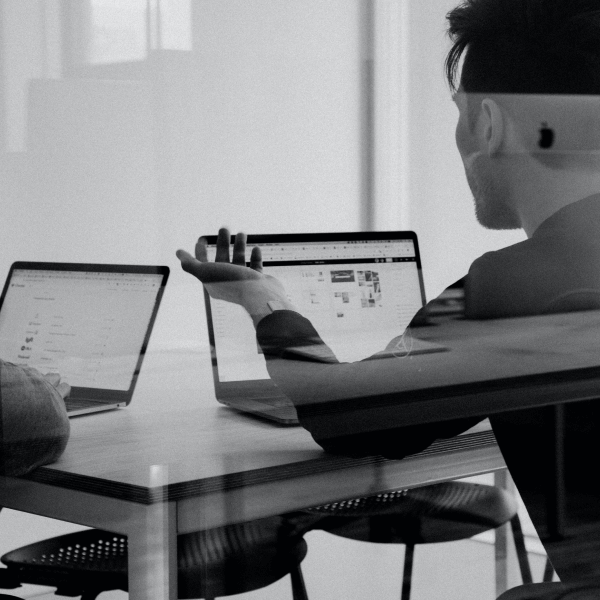 Working in the office photo black and white - Digiplan